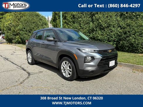 Used 2021 Chevrolet TrailBlazer LS image 2