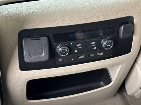 Used 2019 GMC Yukon XL Denali w/ Denali Ultimate Package AWD/4WD image 14