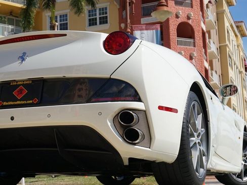 Used 2014 Ferrari California RWD image 42