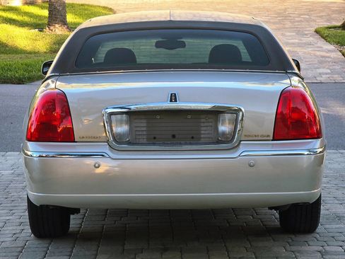 Used 2003 Lincoln Town Car Cartier image 39