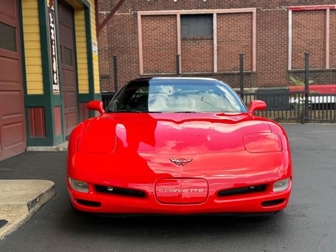 Used 1999 Chevrolet Corvette Coupe w/ Memory Pkg RWD image 11