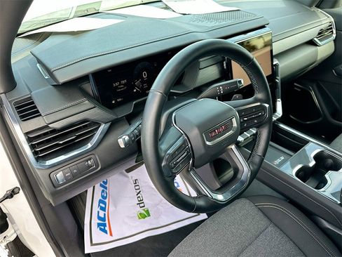 Used 2025 GMC Acadia Elevation image 9