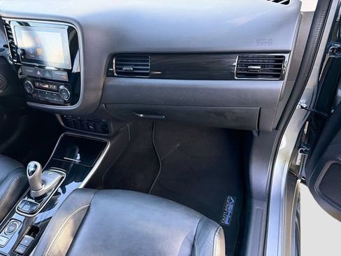 Used 2018 Mitsubishi Outlander SEL AWD/4WD image 16