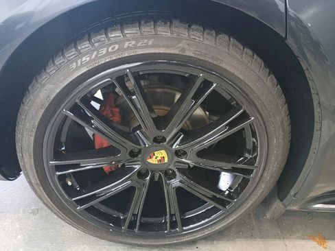 Used 2018 Porsche Panamera w/ Premium Package Plus image 23