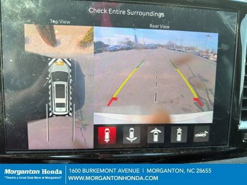 Used 2023 Chrysler Pacifica Limited w/ Uconnect Theater Family Group image 9