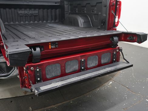 Used 2022 GMC Sierra 1500 SLT w/ SLT Premium Package AWD/4WD image 17