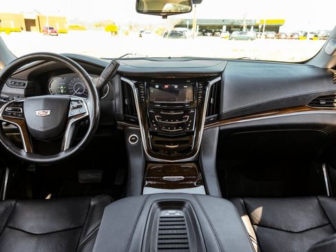 Used 2018 Cadillac Escalade Luxury image 12