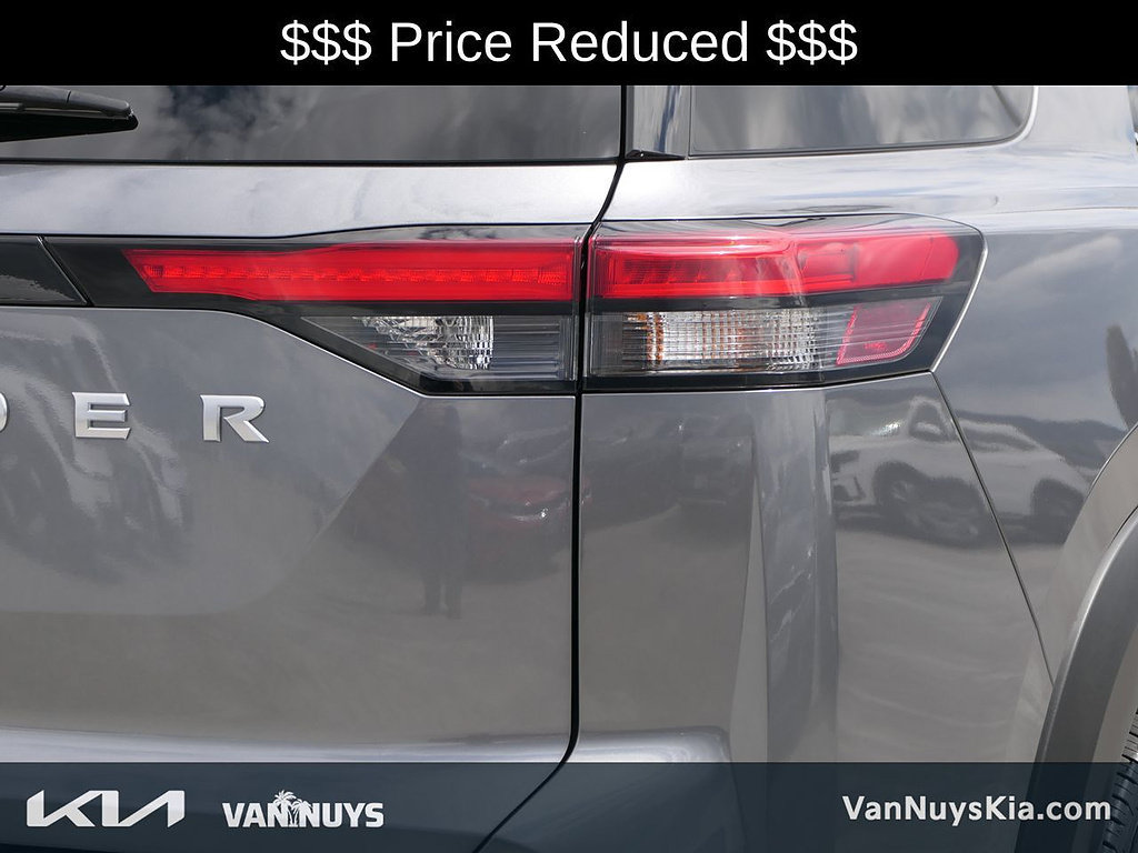Used 2025 Nissan Pathfinder SV FWD image 23