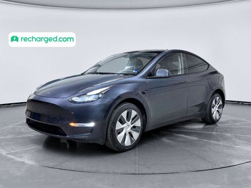 Used 2024 Tesla Model Y Long Range AWD/4WD image 1
