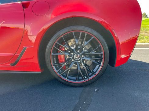 Used 2015 Chevrolet Corvette Z06 w/ 3LZ Preferred Equipment Group RWD image 25