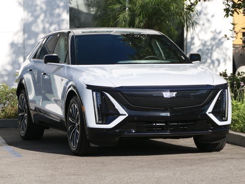 Used 2026 Cadillac Lyriq Sport AWD/4WD image 8