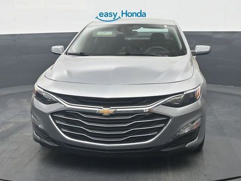 Used 2025 Chevrolet Malibu LT image 3