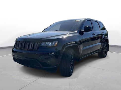 Used 2022 Jeep Grand Cherokee Laredo X image 2