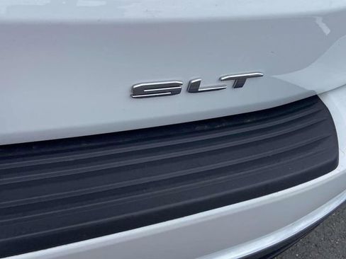 Used 2024 GMC Yukon SLT image 12