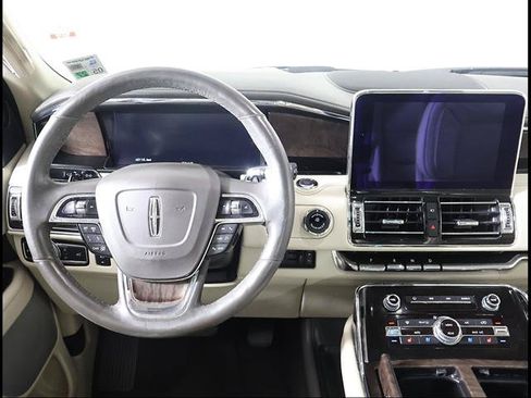 Used 2019 Lincoln Navigator Reserve AWD/4WD image 8