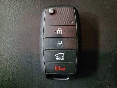 Used 2018 Kia Sorento LX image 32