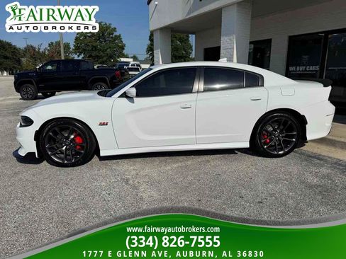 Used 2022 Dodge Charger Scat Pack w/ Plus Group RWD image 9
