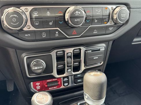 Used 2026 Jeep Wrangler Unlimited Rubicon AWD/4WD image 18