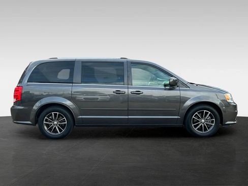Used 2016 Dodge Grand Caravan SXT FWD image 8