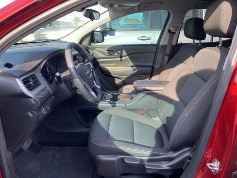 Used 2021 GMC Acadia SLE w/ Elevation Edition image 7