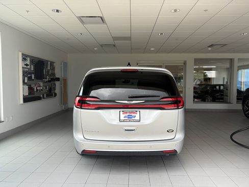 Used 2026 Chrysler Pacifica Select FWD image 7