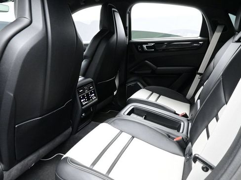 Certified 2023 Porsche Cayenne Turbo GT AWD/4WD image 15