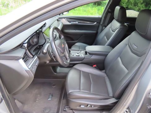 Used 2024 Cadillac XT5 Sportv w/ Technology Package AWD/4WD image 25