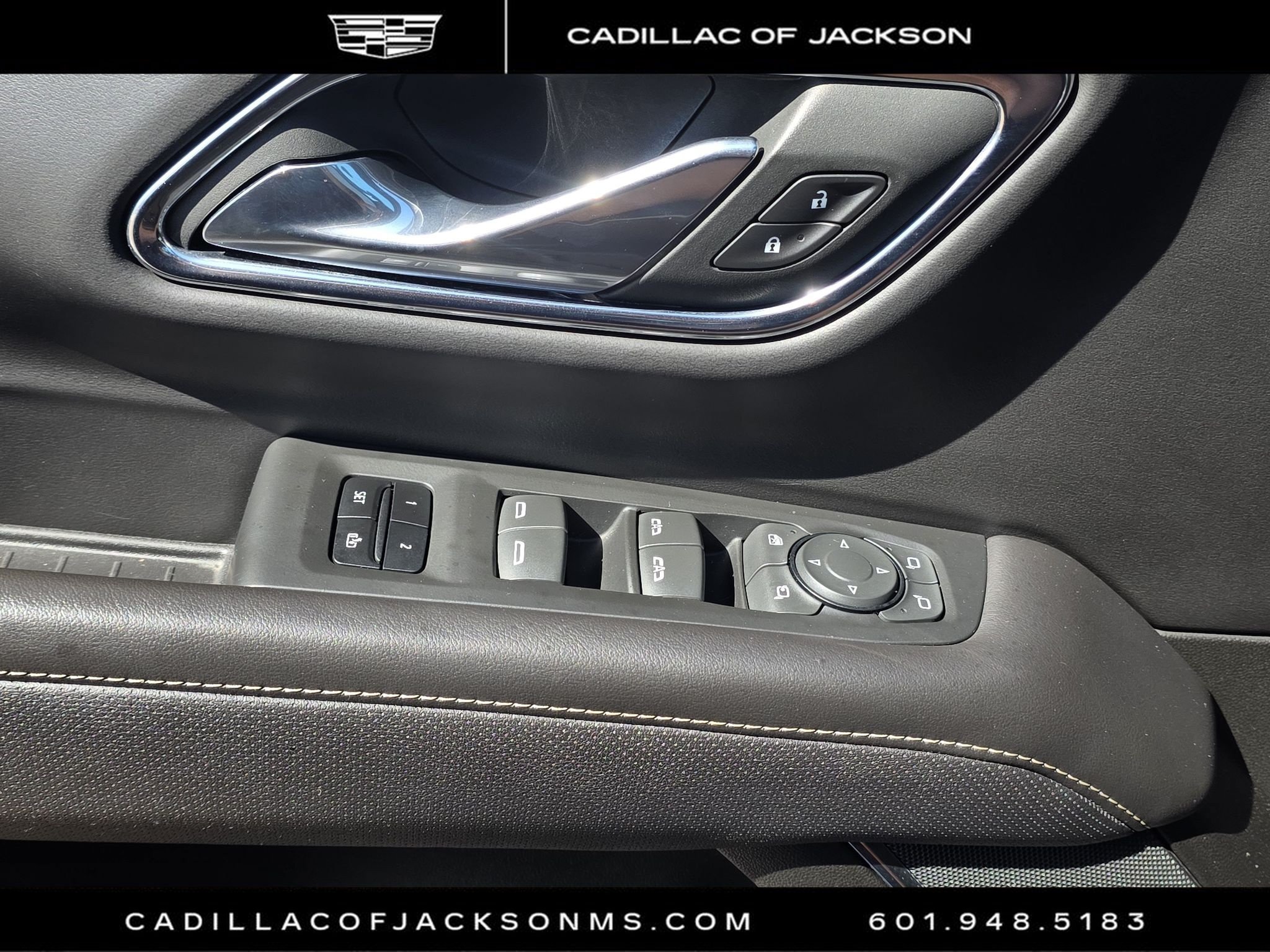 Used 2023 GMC Yukon XL SLT w/ SLT Premium Package RWD image 24
