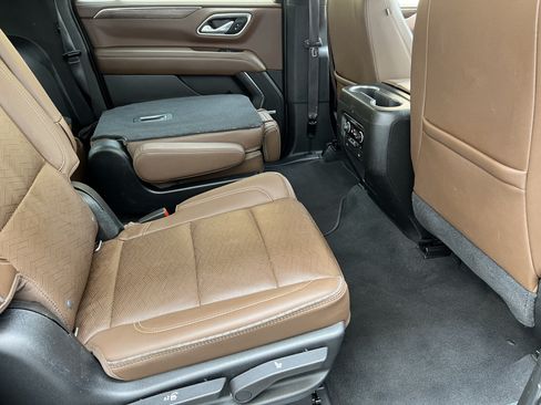 Used 2021 Chevrolet Suburban High Country w/ Premium Package AWD/4WD image 23