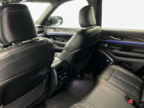 Certified 2022 Jeep Grand Cherokee Overland image 19