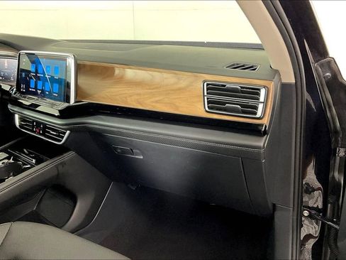 Used 2024 Volkswagen Atlas SE image 22