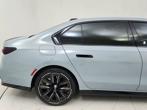 Used 2024 BMW 740i xDrive w/ Premium Package image 7