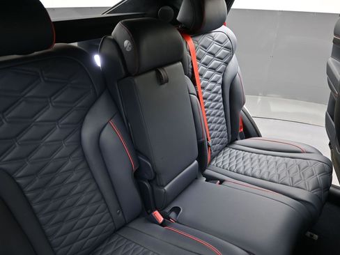 Used 2025 Genesis GV80 3.5T e-SC image 16