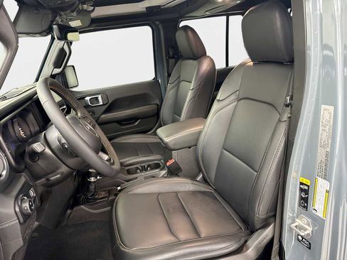 Used 2024 Jeep Gladiator Sport w/ Premium Package image 13