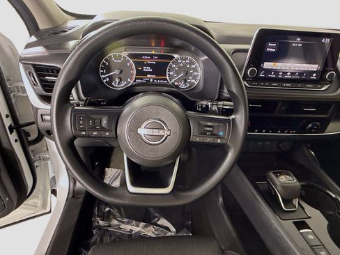 Used 2024 Nissan Rogue SV image 13