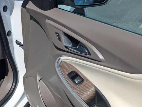Used 2019 Chevrolet Malibu Premier w/ Sun and Wheel Package FWD image 36