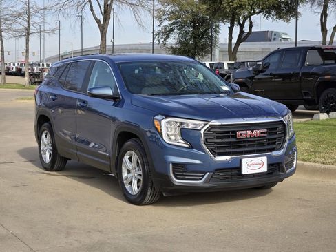 Used 2024 GMC Terrain SLE w/ Fleet Convenience Package image 3
