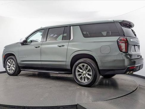 Used 2023 Chevrolet Suburban Premier RWD image 6