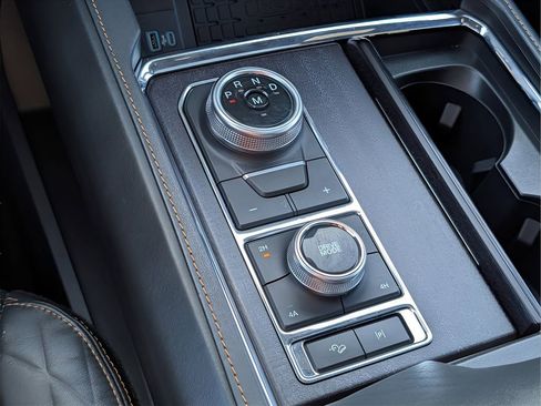 Used 2023 Ford Expedition Platinum image 25