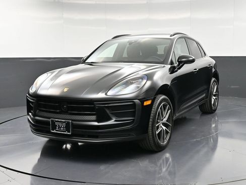 Certified 2025 Porsche Macan image 6