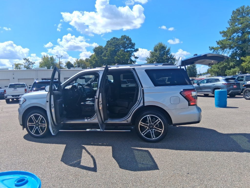 Used 2021 Ford Expedition Limited AWD/4WD image 22