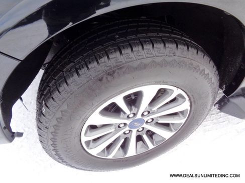 Used 2017 Ford Expedition EL XLT image 9