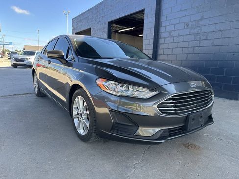 Used 2020 Ford Fusion SE FWD image 2