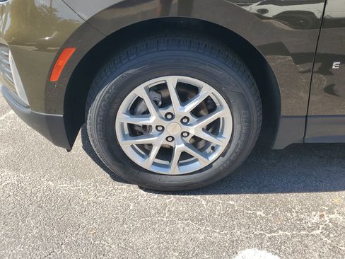 Used 2023 Chevrolet Equinox LT image 4