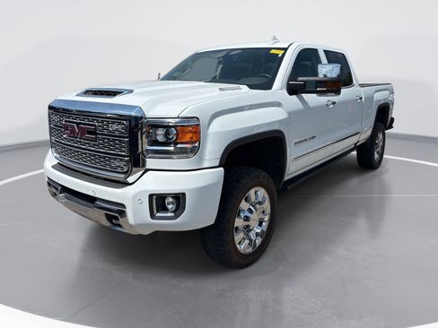 Used 2019 GMC Sierra 2500 Denali w/ Duramax Plus Package AWD/4WD image 5