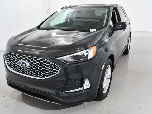 Used 2023 Ford Edge SEL w/ Convenience Package image 2