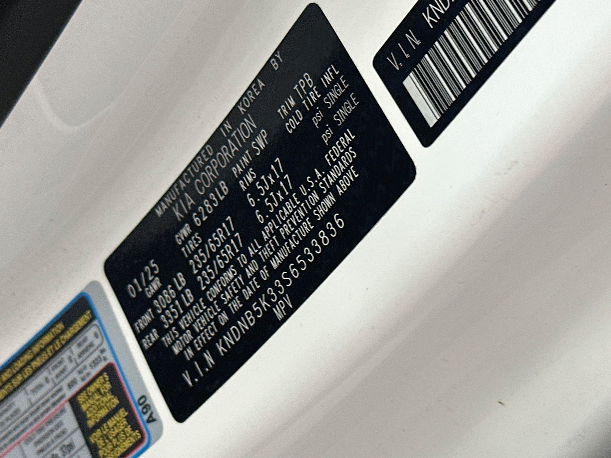 Used 2025 Kia Carnival FWD image 12
