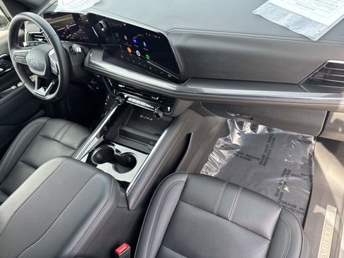 Used 2025 Chevrolet Suburban RST image 29