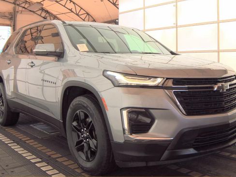 Used 2023 Chevrolet Traverse LT FWD image 4