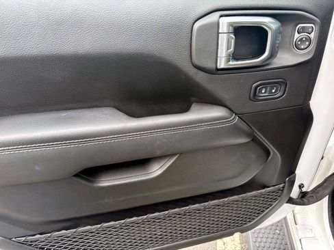 Used 2023 Jeep Wrangler Unlimited Sahara w/ Cold Weather Group image 9